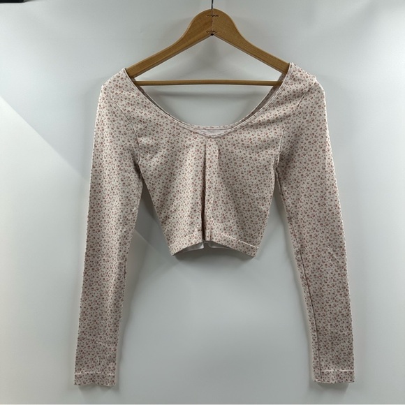 Aeropostale Tops - Aeropostale Floral-Ribbed Reversible Cropped Top – Size M